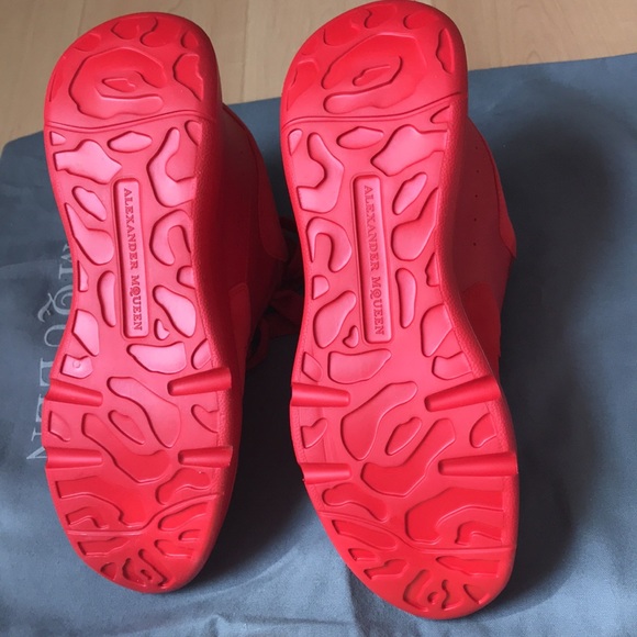 Alexander McQueen women’s red leather / suede runner sneaker 508291 - Picture 4 of 6